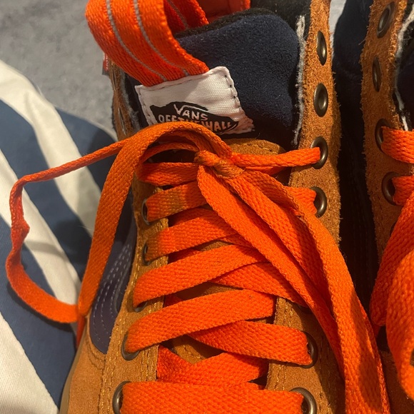 Vans - Picture 2 of 8